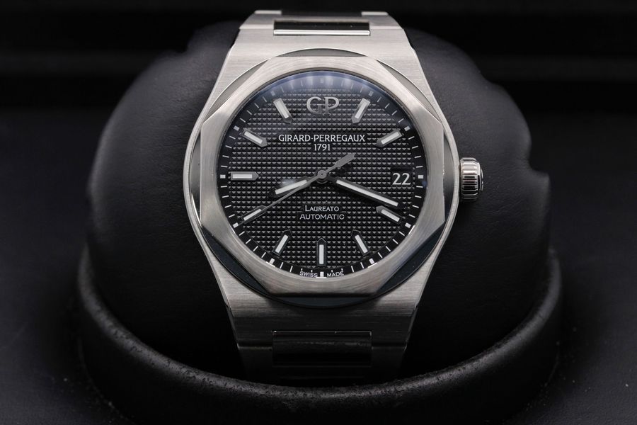 Girard Perregaux Laureato 81010-11-634-11A